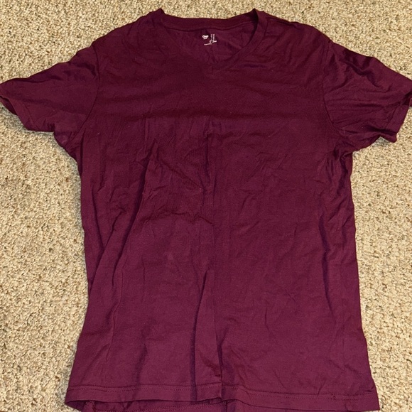 GAP V-Neck T-Shirt - Picture 2 of 4